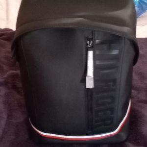 I'm selling a big Tommy Hilfiger black bag
